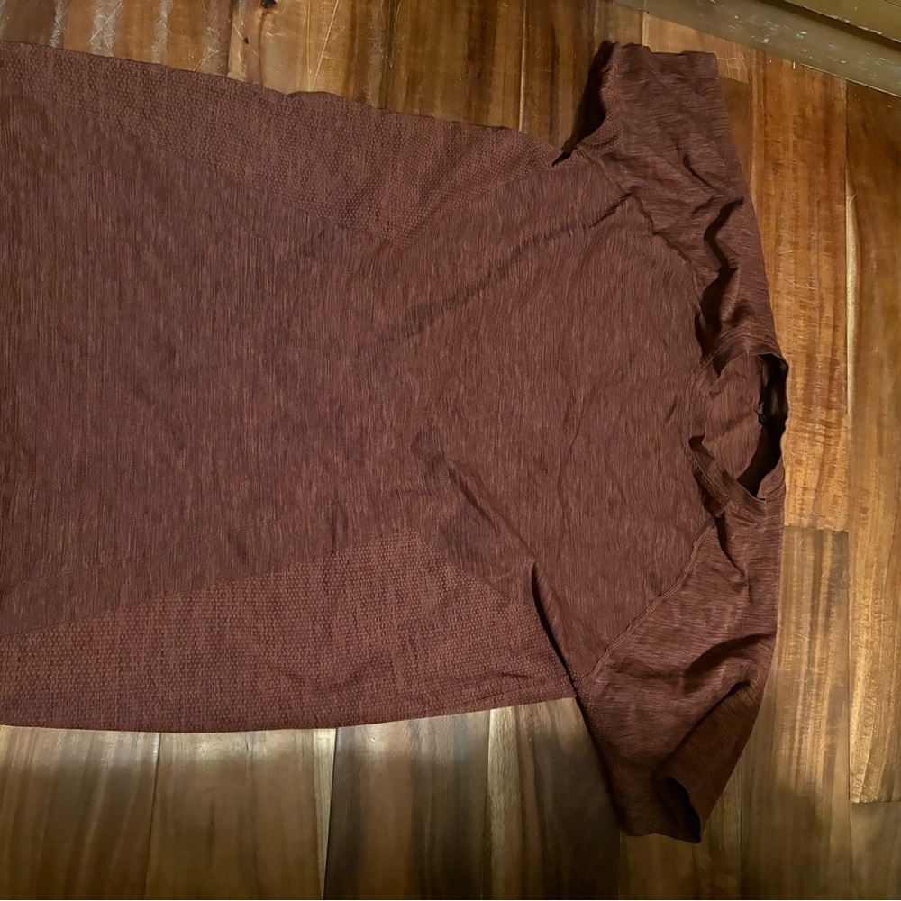 Men’s alphalete‎ top size Large (0739)